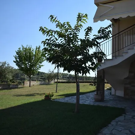 Vacation Family House With Garden
