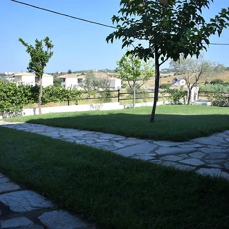 Semesterbostad Vacation Family House With Garden Néa Fókaia