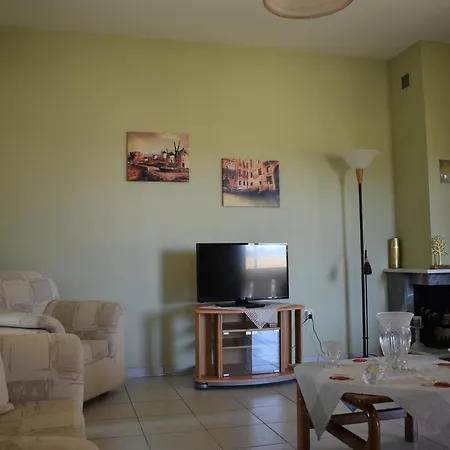 Vacation Family House With Garden Néa Fókaia